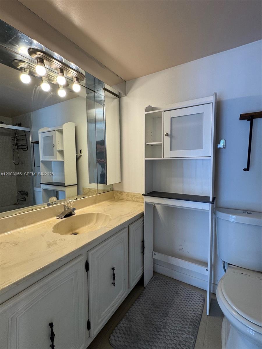 851 Three Iss Blvd #411 Hallandale Beach, FL 33009