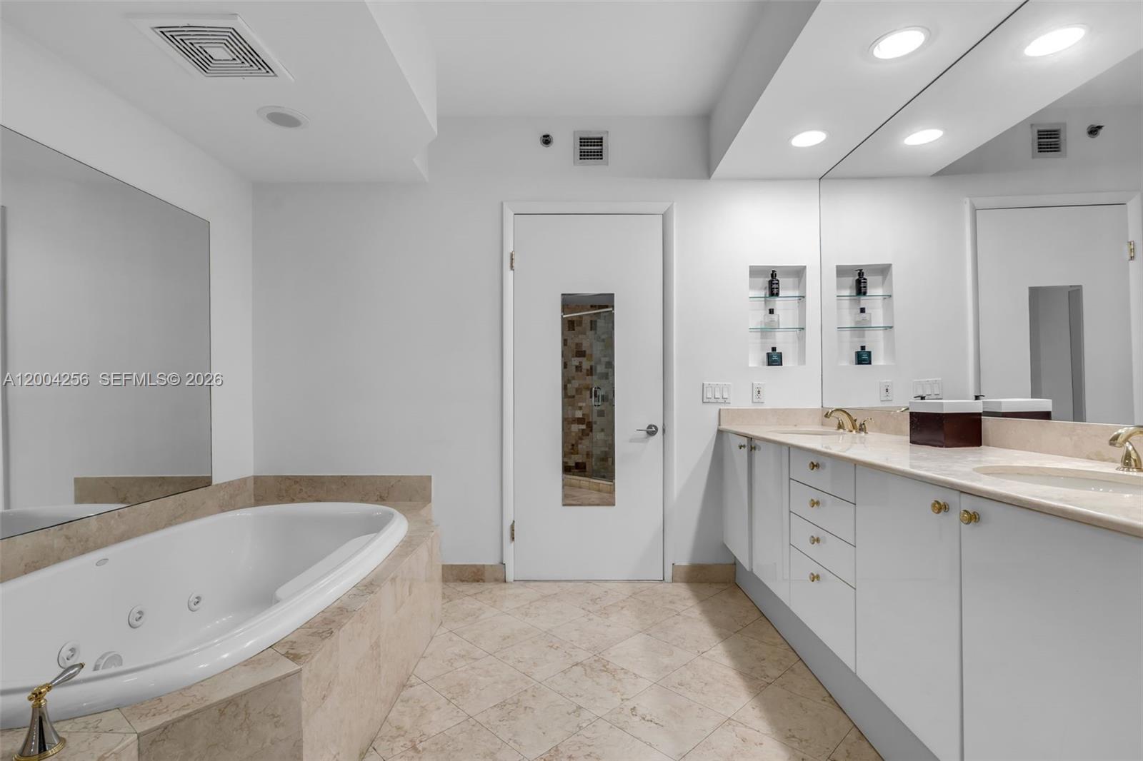 image Ocean Tower Two22