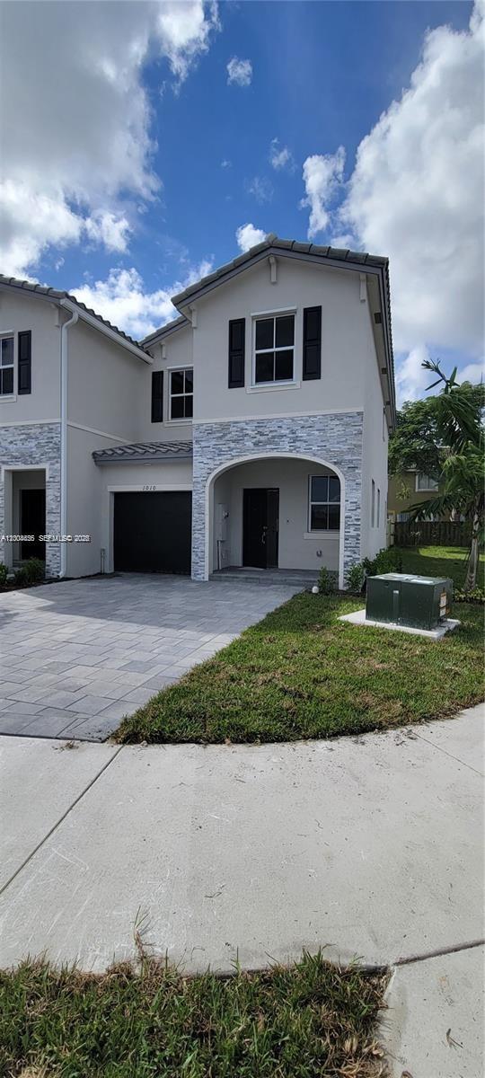 1010 SE 26th Ter