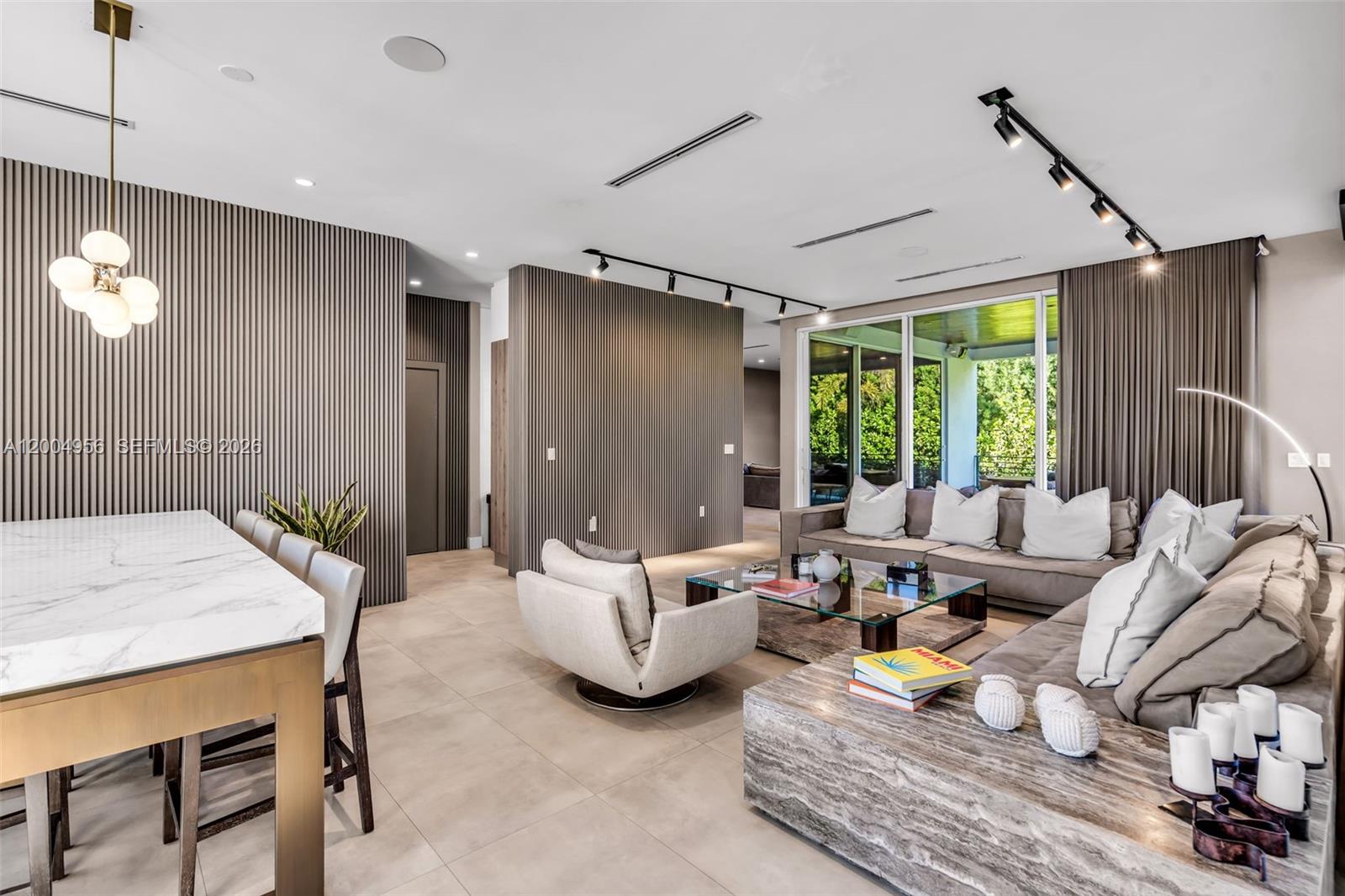 285 W Mashta Dr Key Biscayne, FL 33149