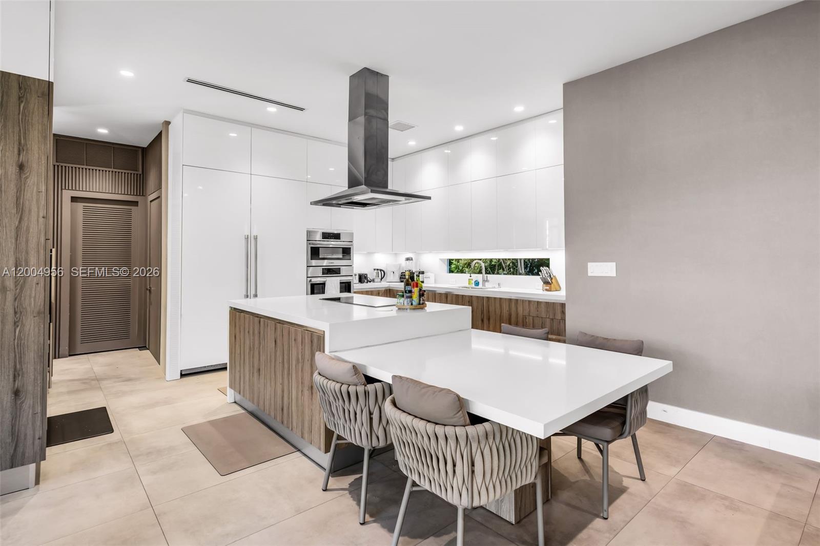 285 W Mashta Dr Key Biscayne, FL 33149