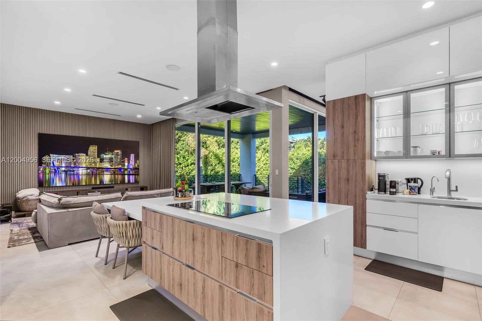 285 W Mashta Dr Key Biscayne, FL 33149