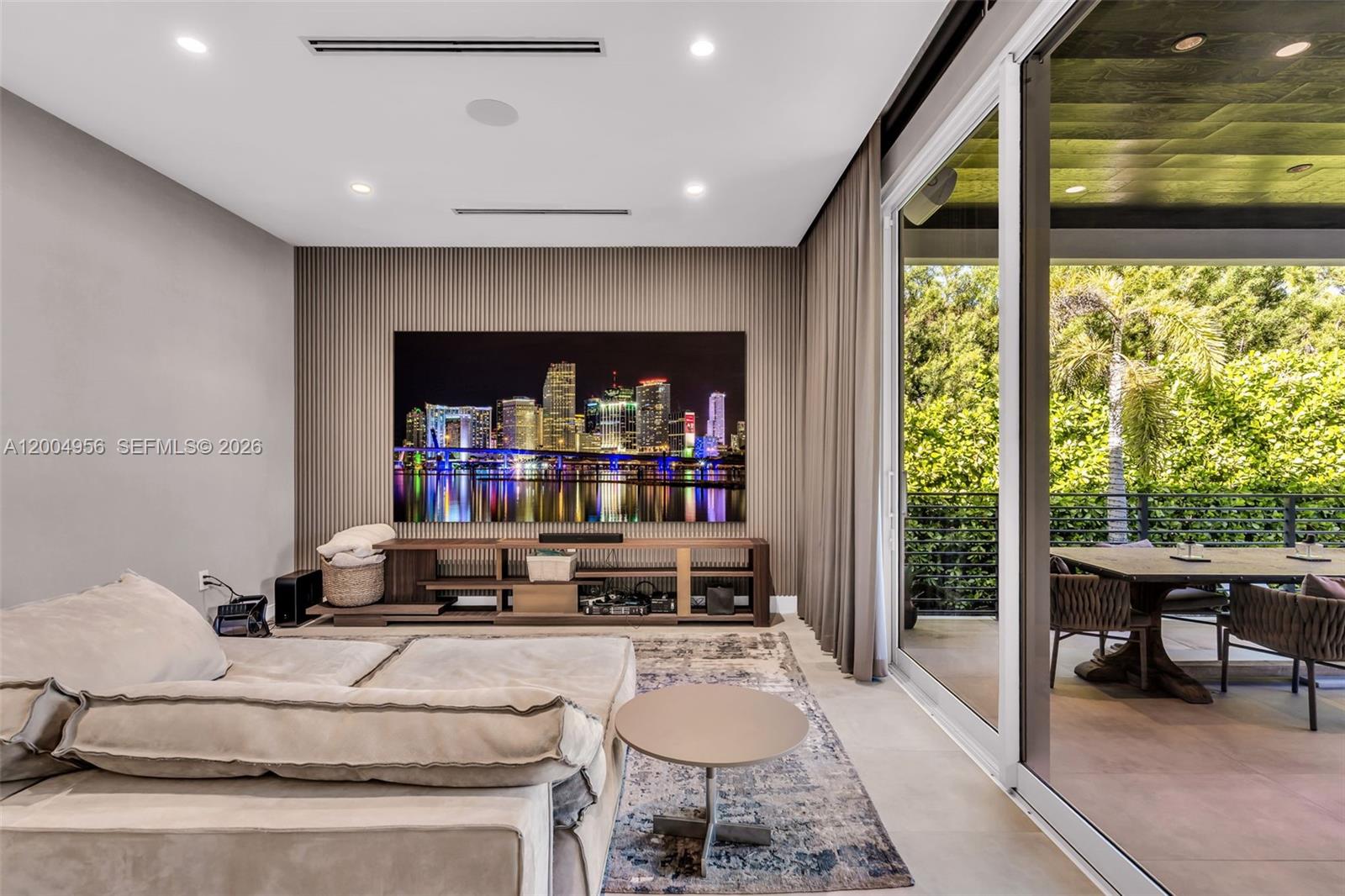 285 W Mashta Dr Key Biscayne, FL 33149