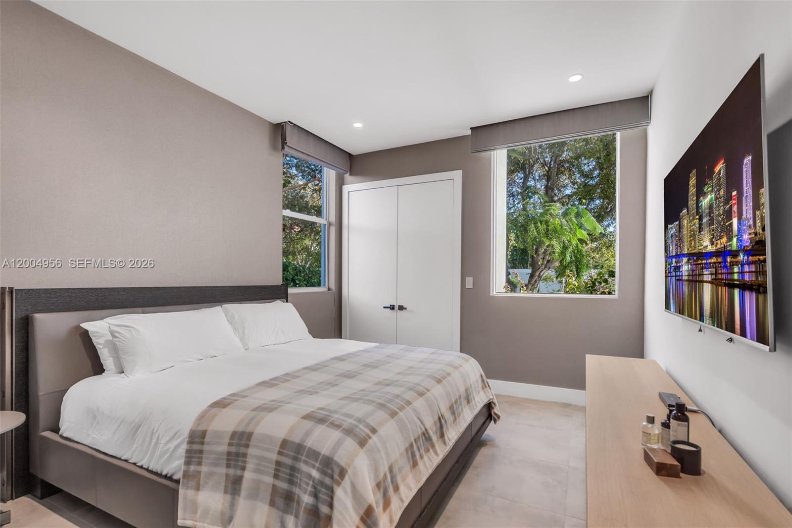 285 W Mashta Dr Key Biscayne, FL 33149