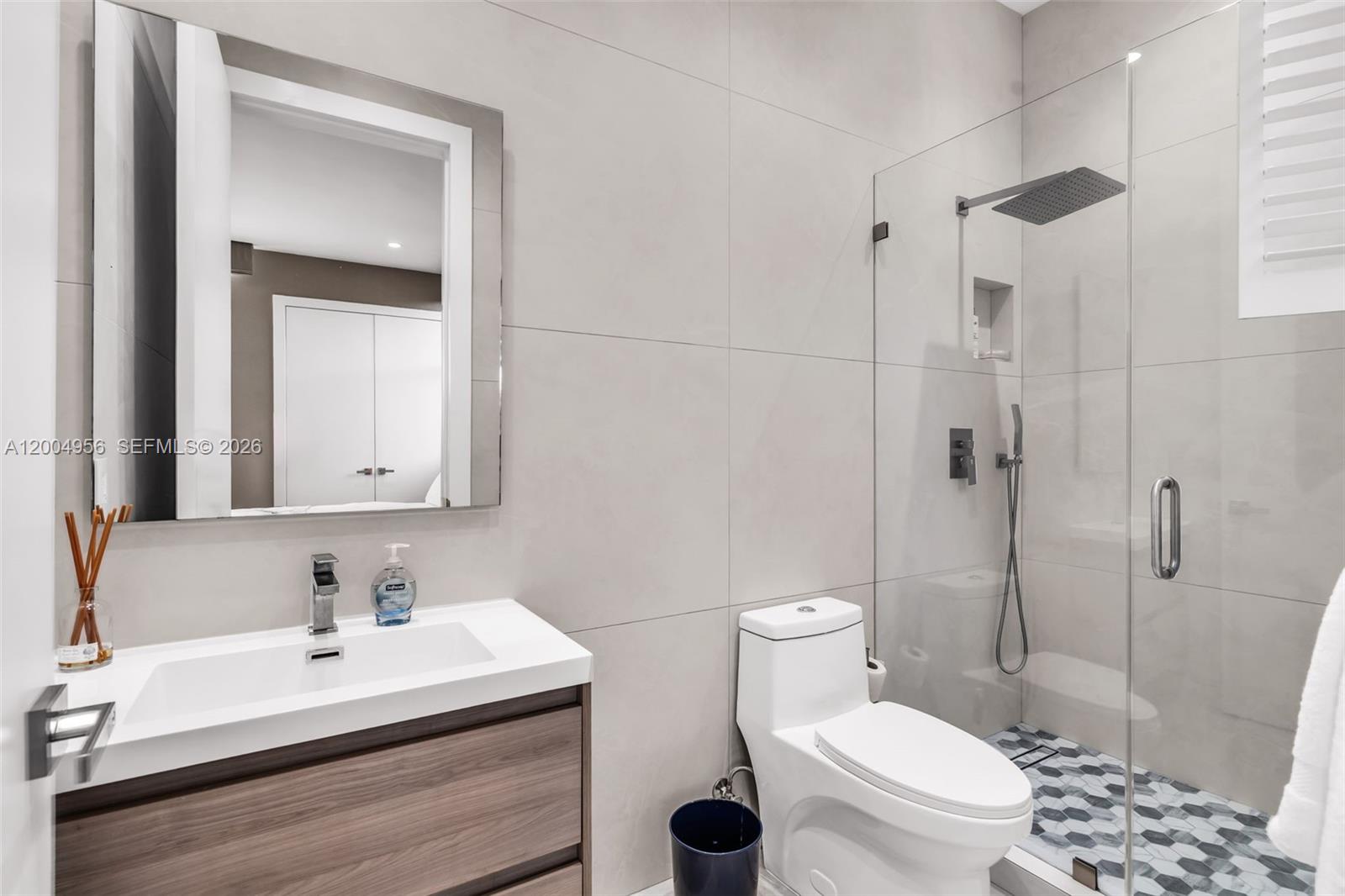 285 W Mashta Dr Key Biscayne, FL 33149