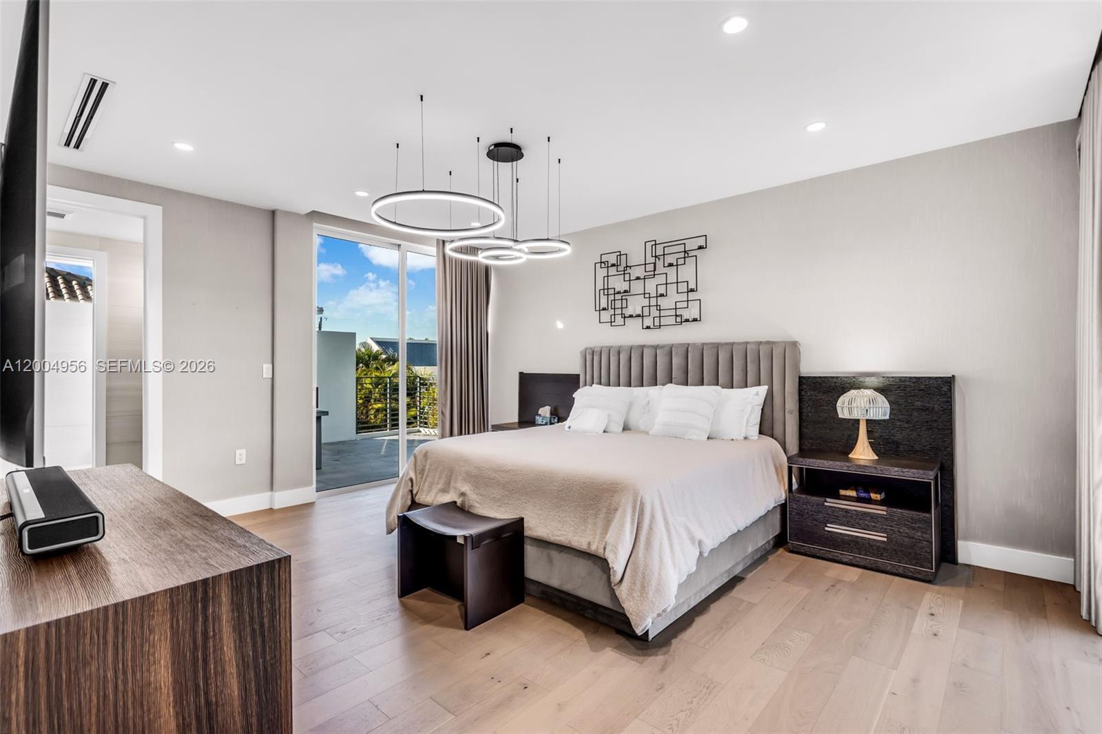 285 W Mashta Dr Key Biscayne, FL 33149