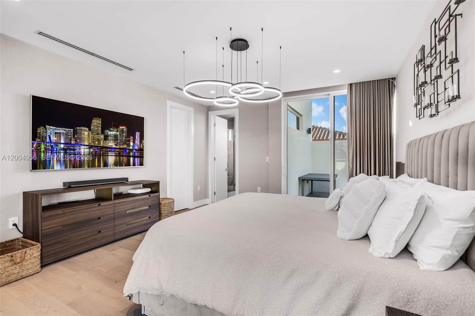 285 W Mashta Dr Key Biscayne, FL 33149