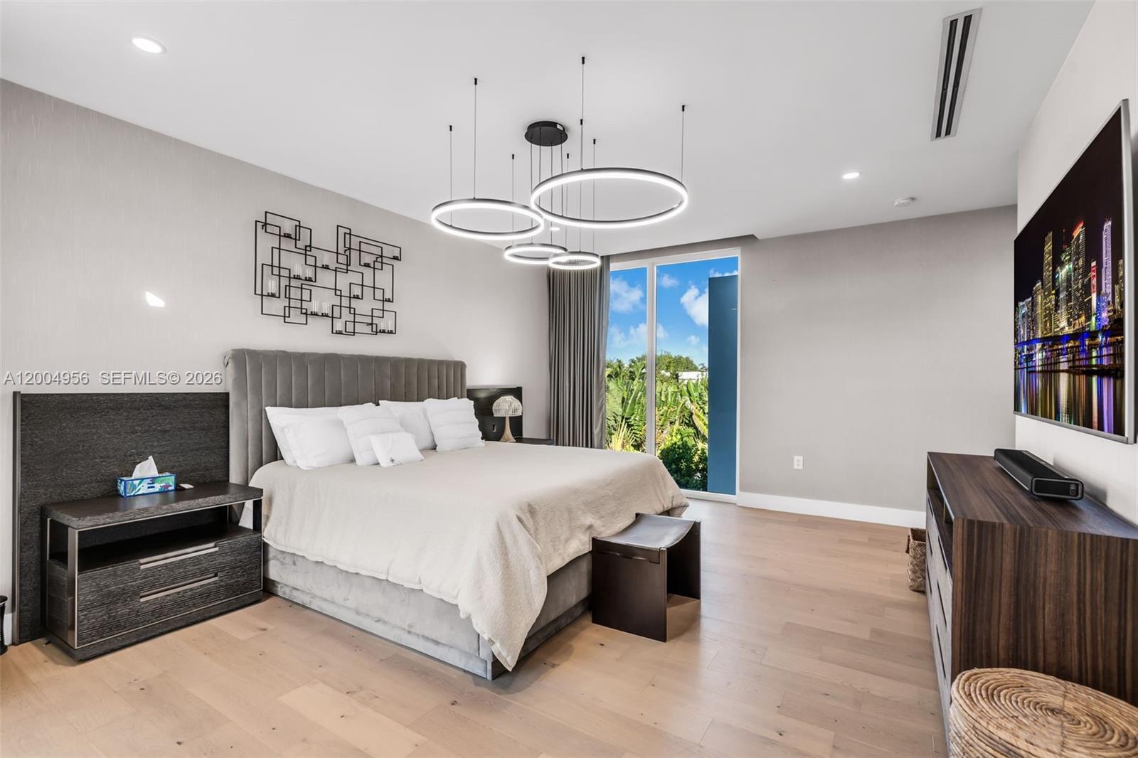 285 W Mashta Dr Key Biscayne, FL 33149