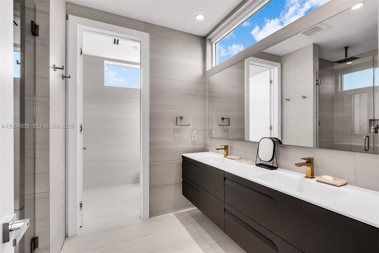 285 W Mashta Dr Key Biscayne, FL 33149