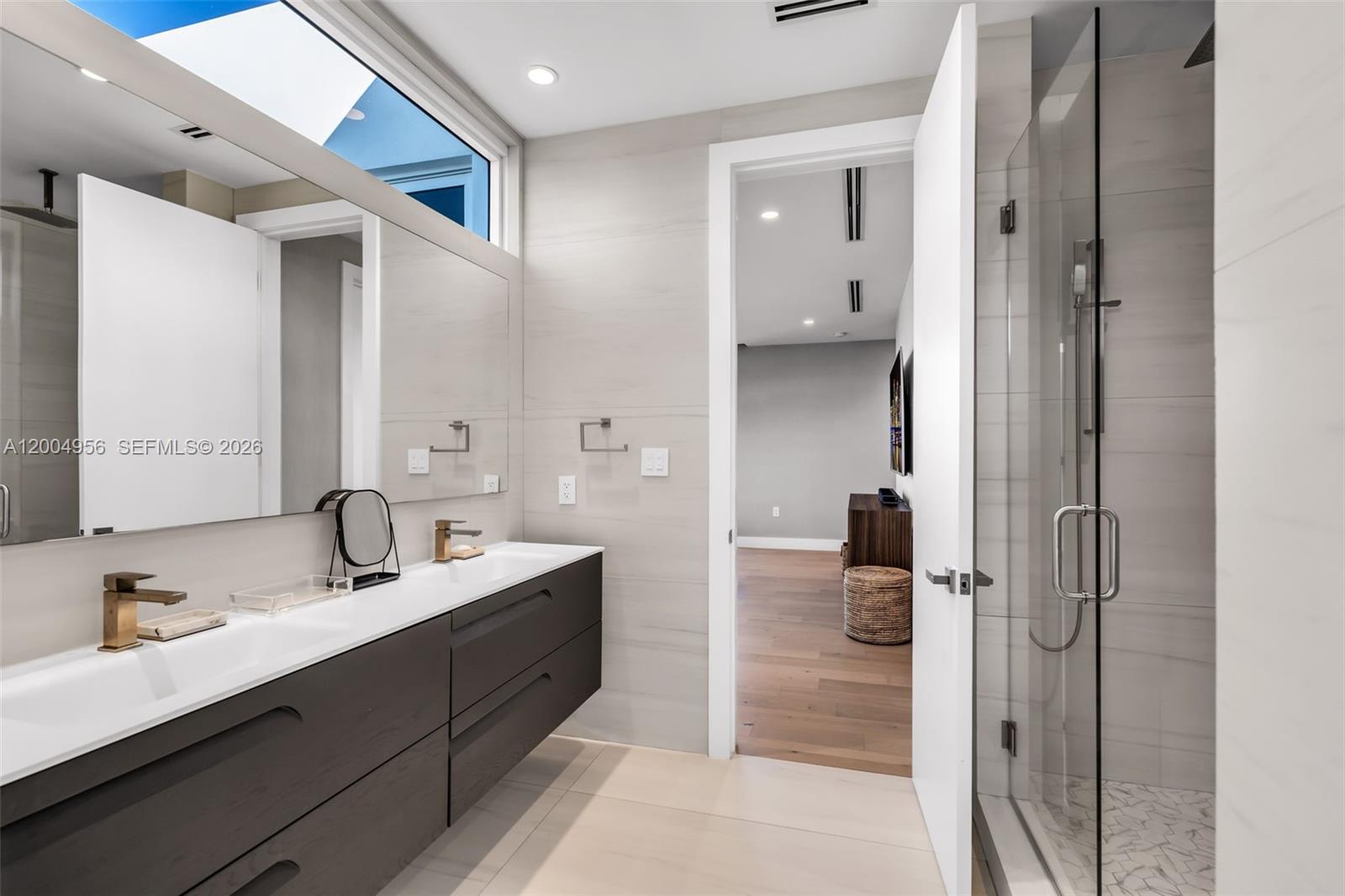 285 W Mashta Dr Key Biscayne, FL 33149