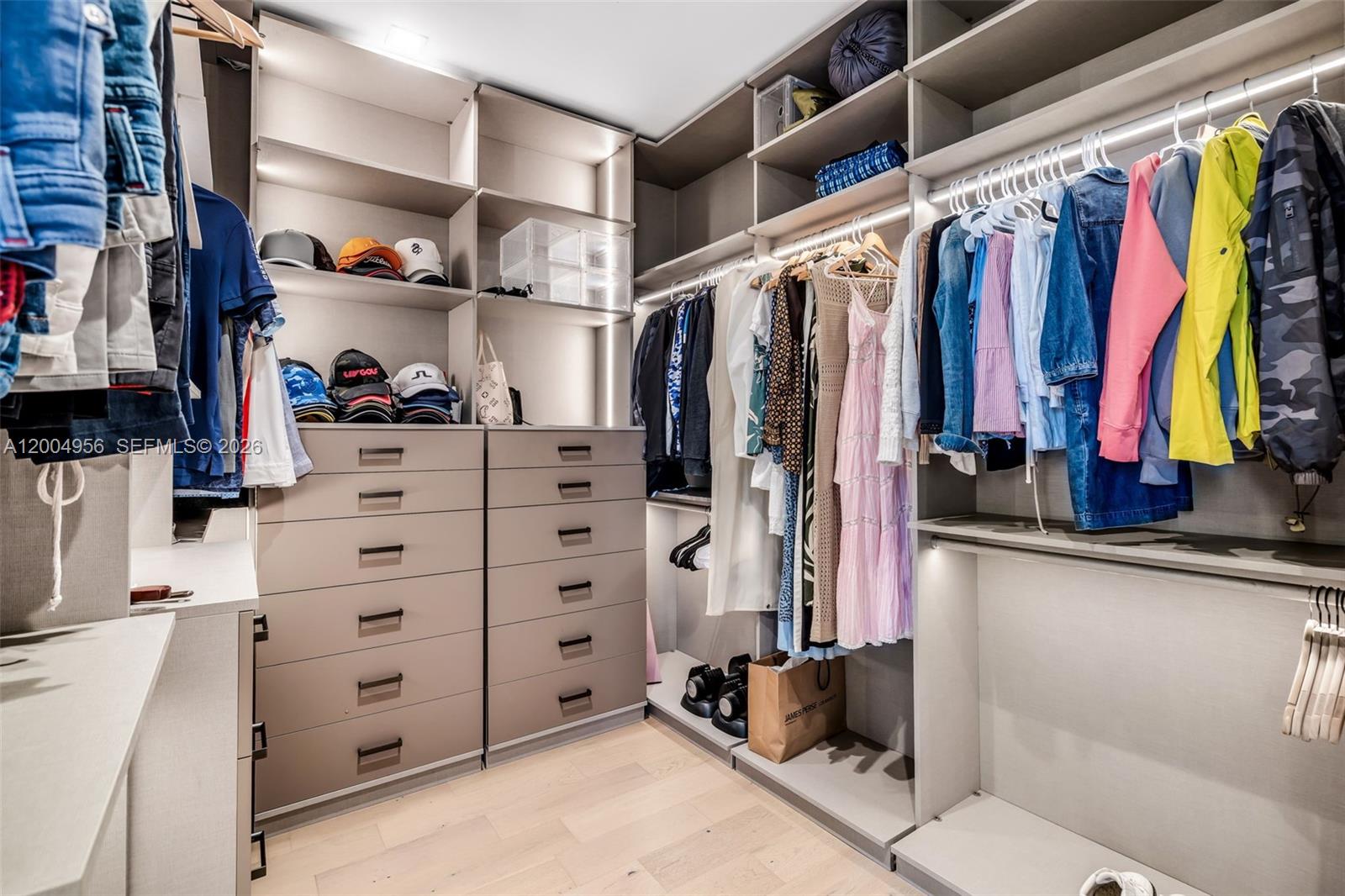 285 W Mashta Dr Key Biscayne, FL 33149