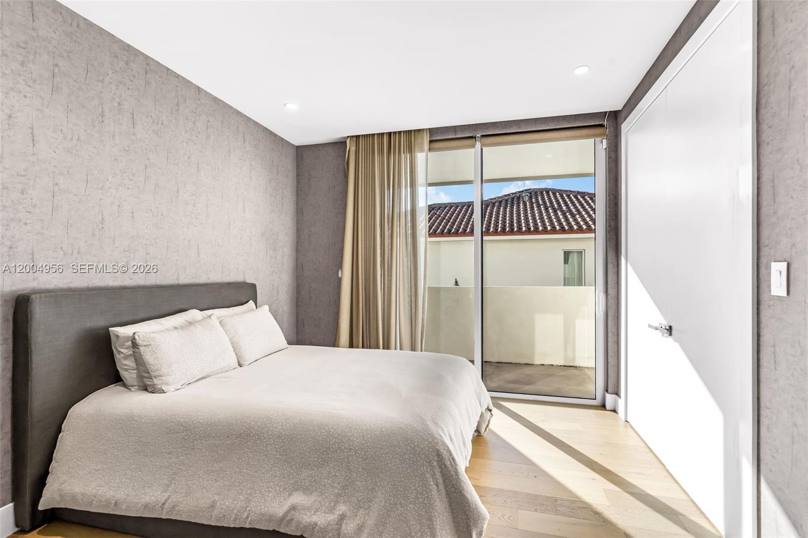 285 W Mashta Dr Key Biscayne, FL 33149