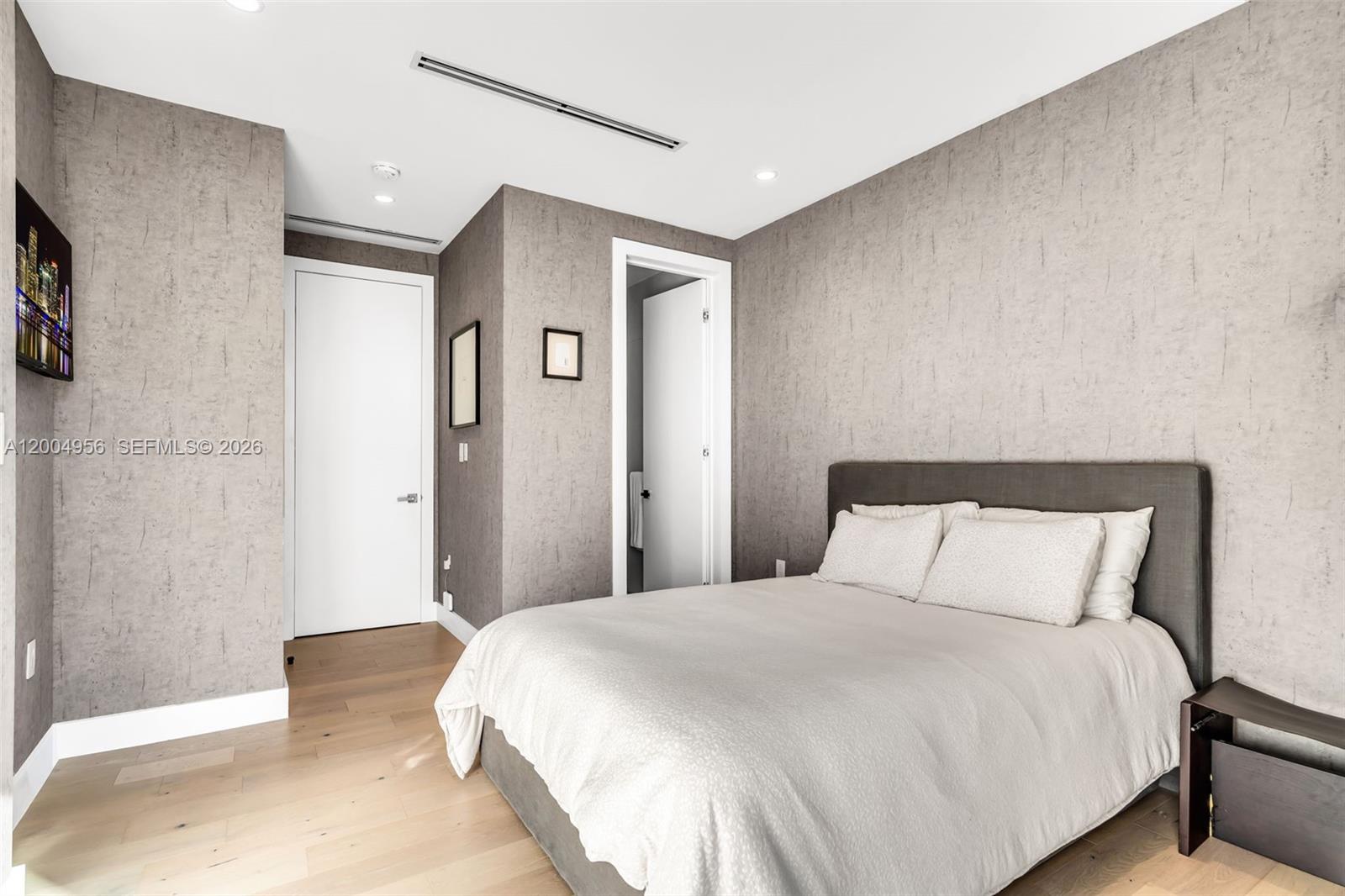 285 W Mashta Dr Key Biscayne, FL 33149