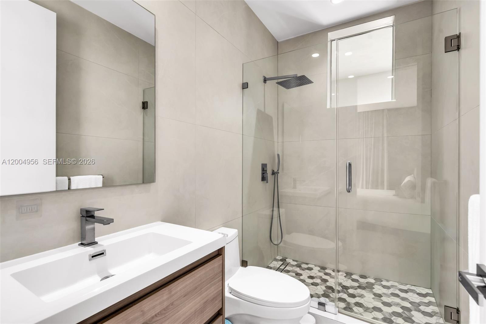 285 W Mashta Dr Key Biscayne, FL 33149