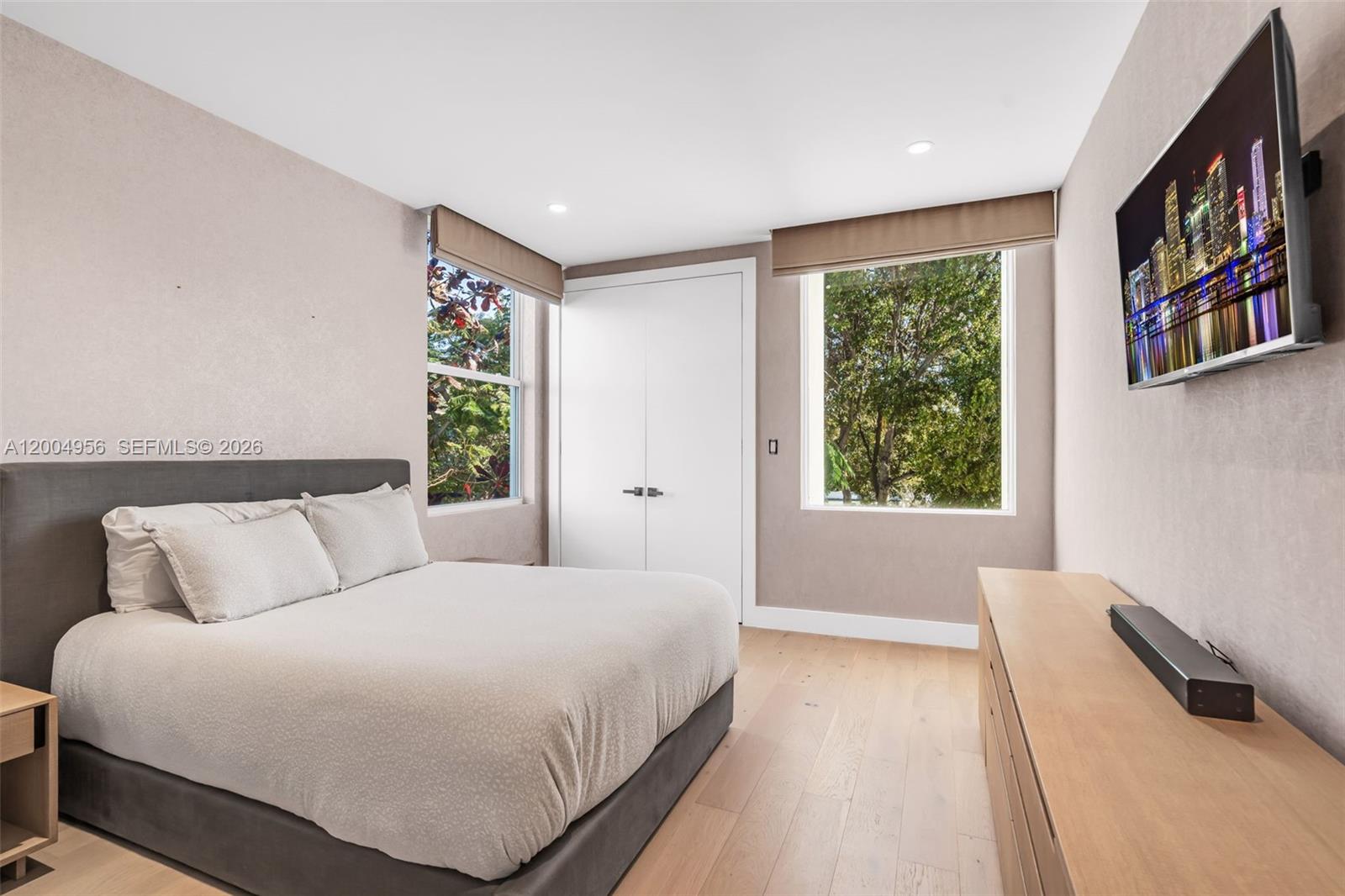 285 W Mashta Dr Key Biscayne, FL 33149