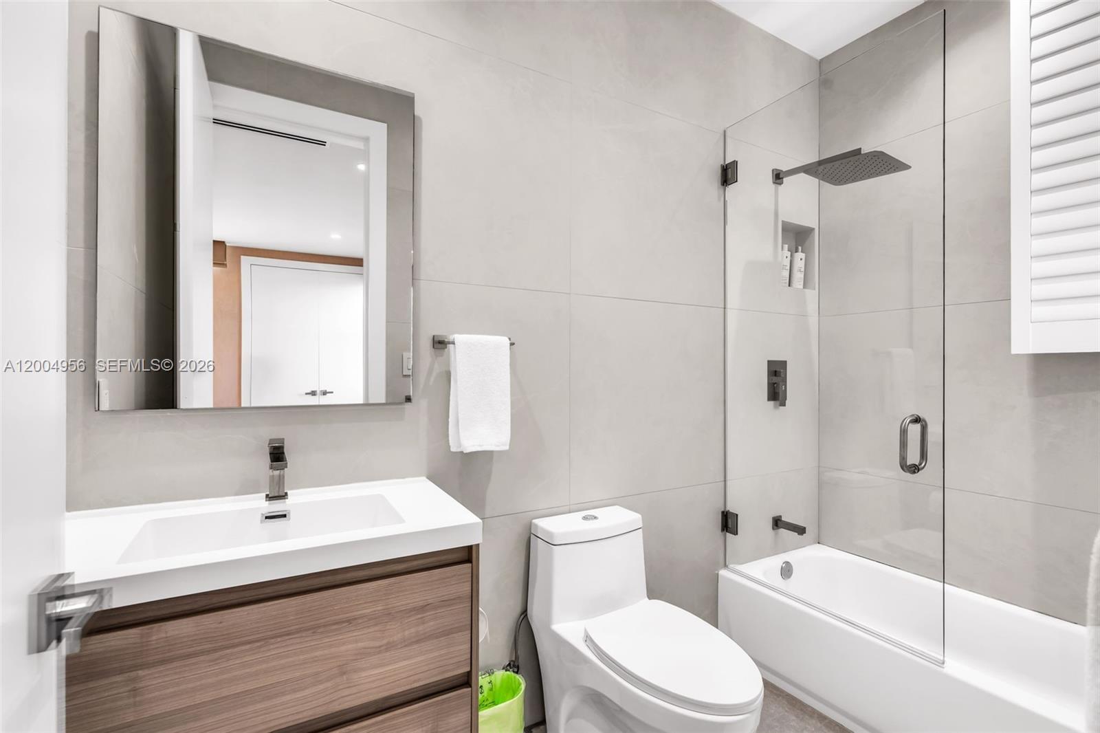 285 W Mashta Dr Key Biscayne, FL 33149