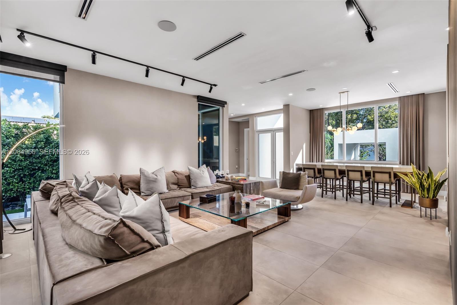 285 W Mashta Dr Key Biscayne, FL 33149