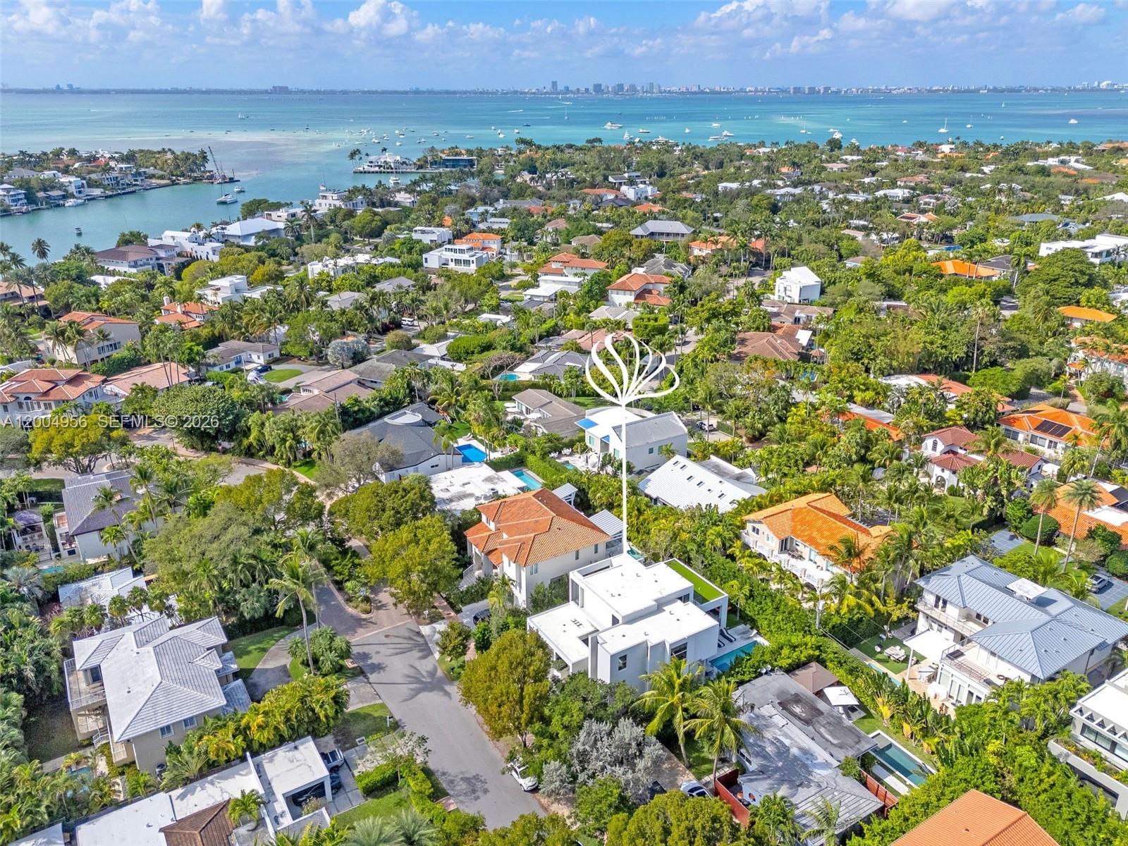 285 W Mashta Dr Key Biscayne, FL 33149