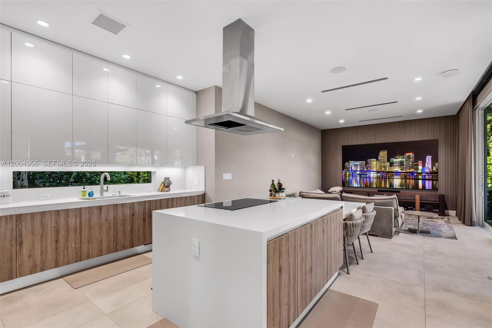 285 W Mashta Dr Key Biscayne, FL 33149