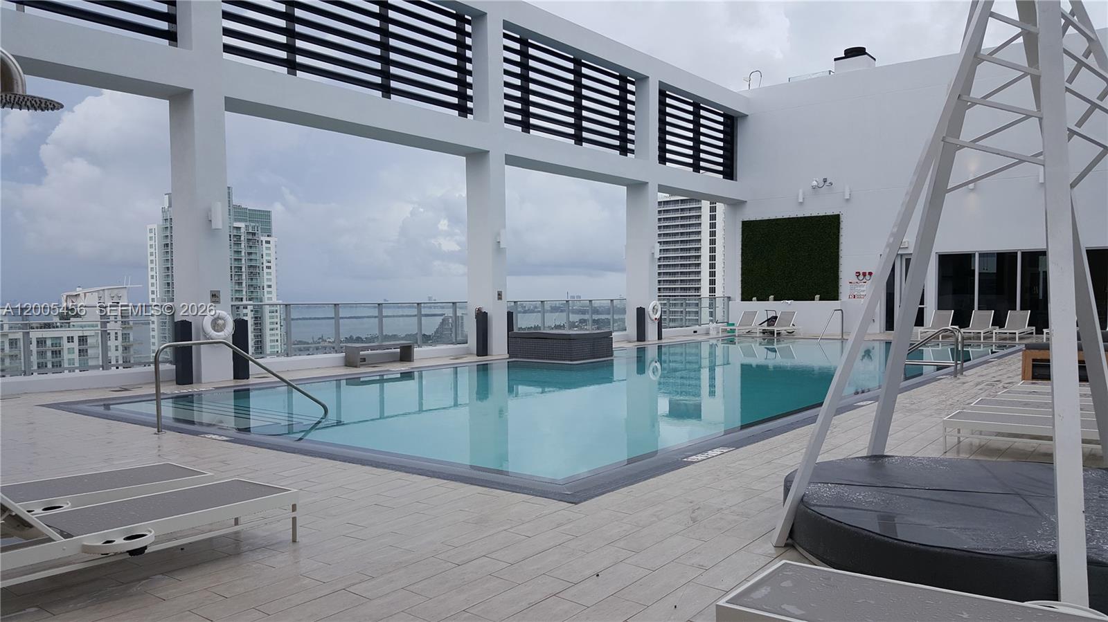 151 SE 1st St #1609 Miami, FL 33131