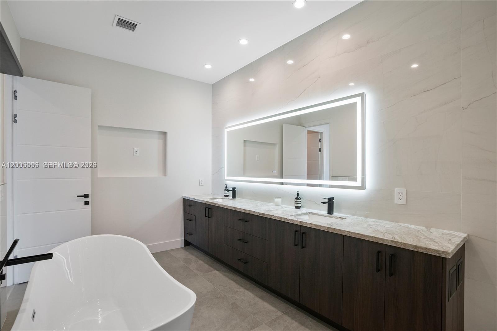 739 NE 17th Way Fort Lauderdale, FL 33304