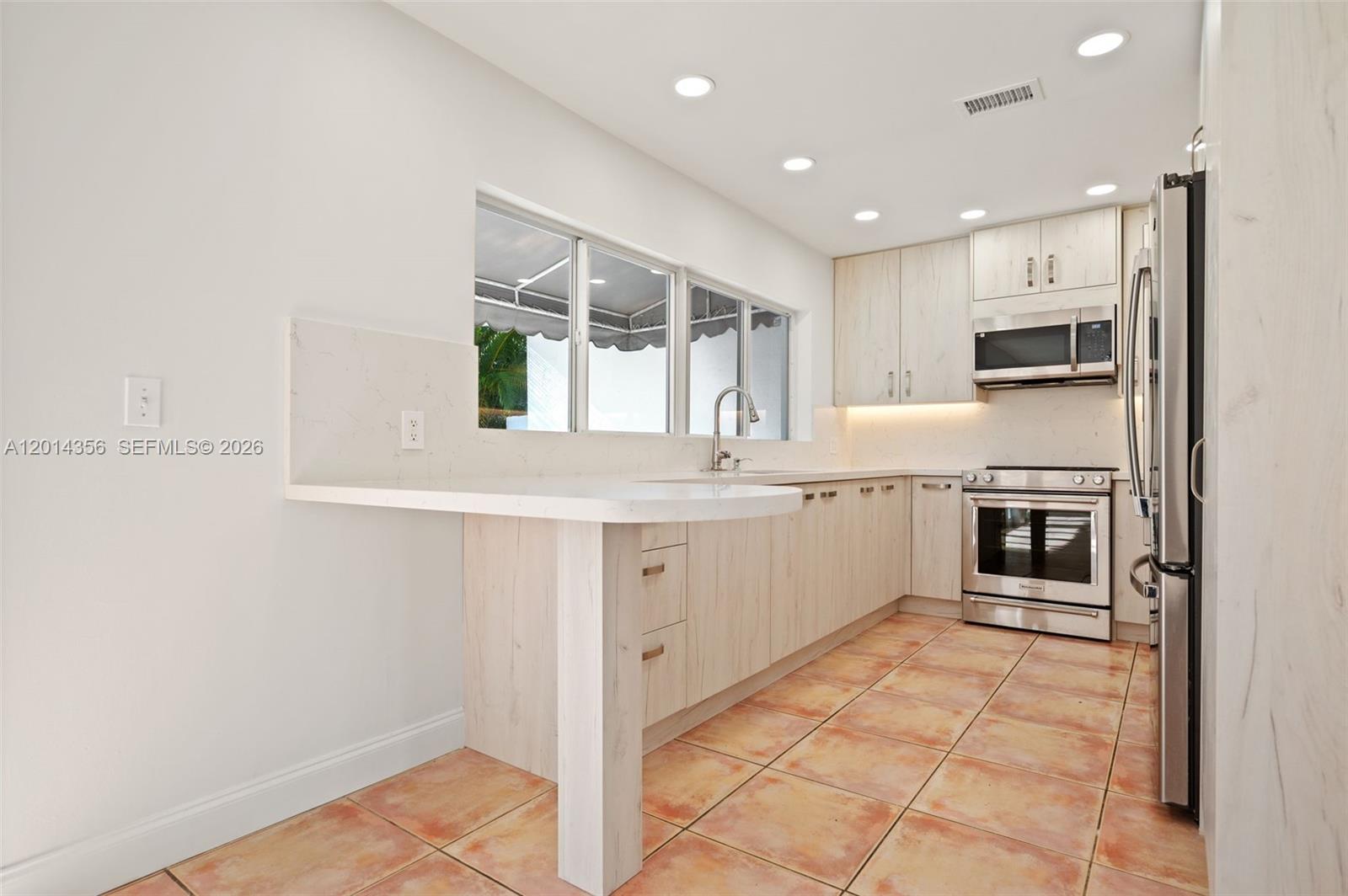 512 Warren Ln Key Biscayne, FL 33149