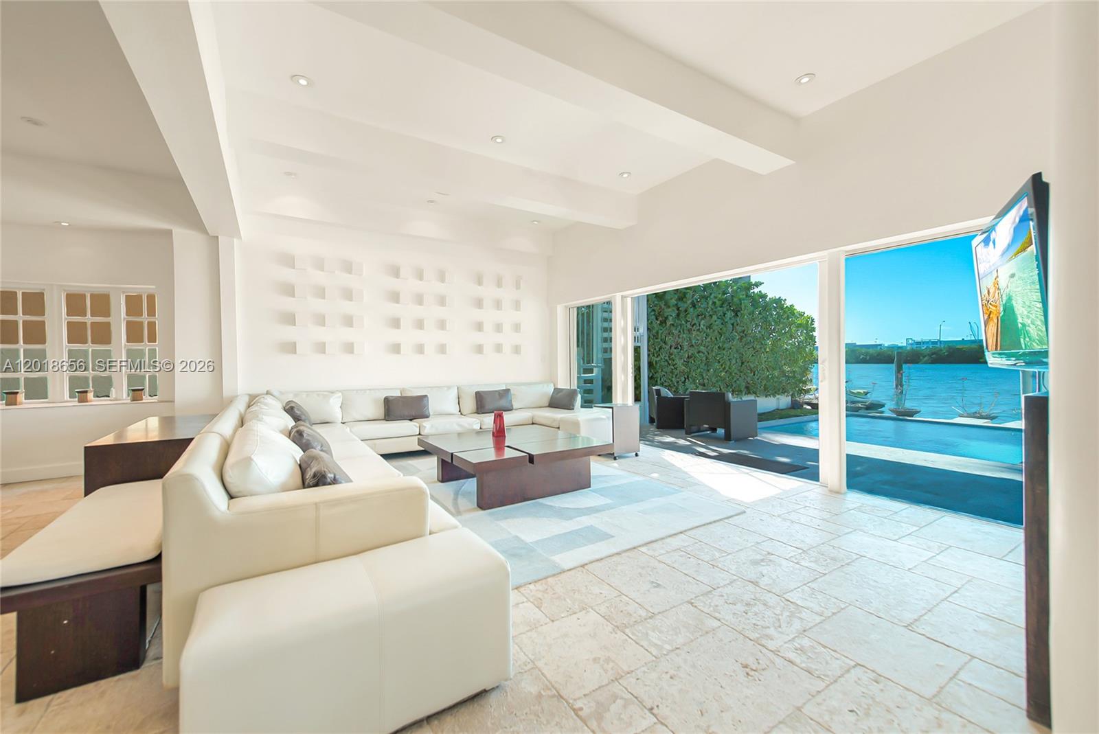 224 S Coconut Ln Miami Beach, FL 33139