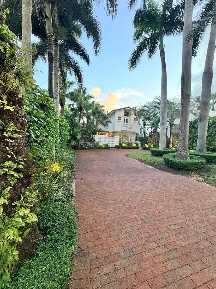224 S Coconut Ln Miami Beach, FL 33139