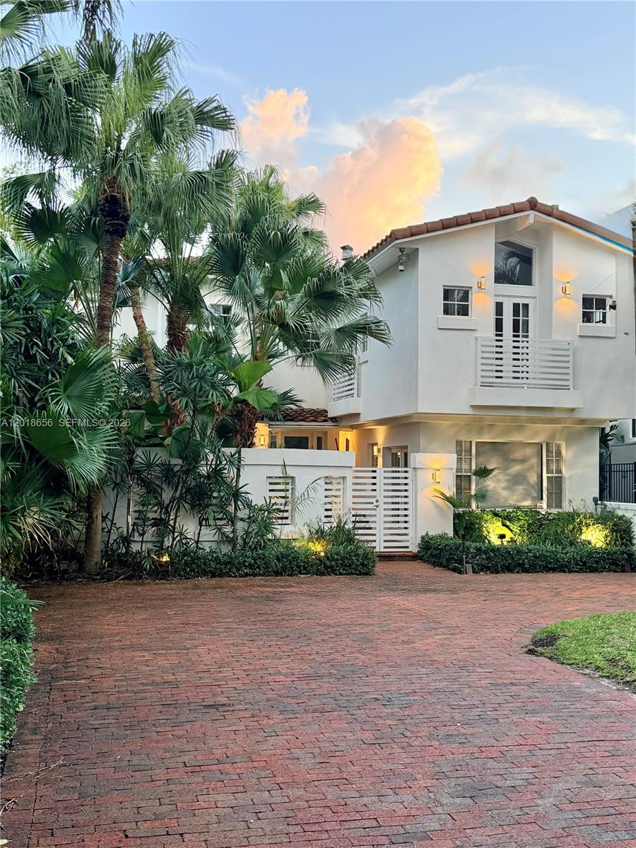 224 S Coconut Ln Miami Beach, FL 33139