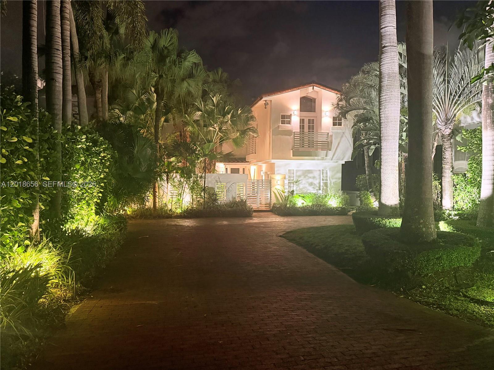 224 S Coconut Ln Miami Beach, FL 33139