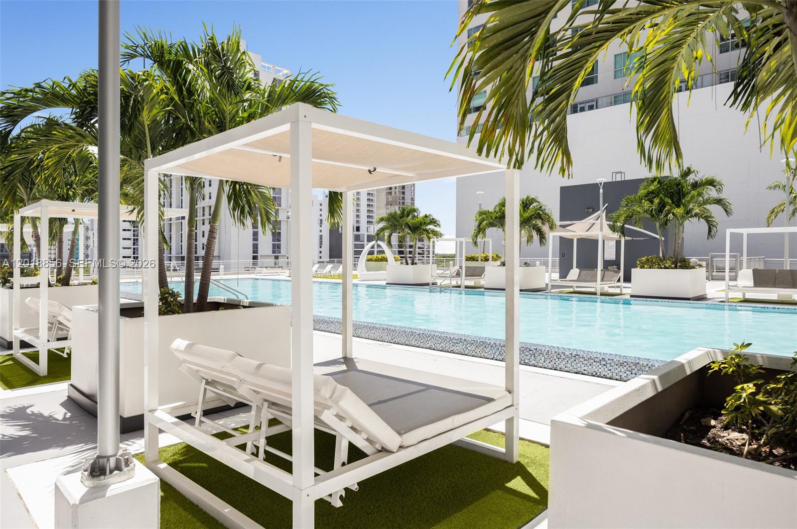 690 SW 1st Ct #PHI10 Miami, FL 33130