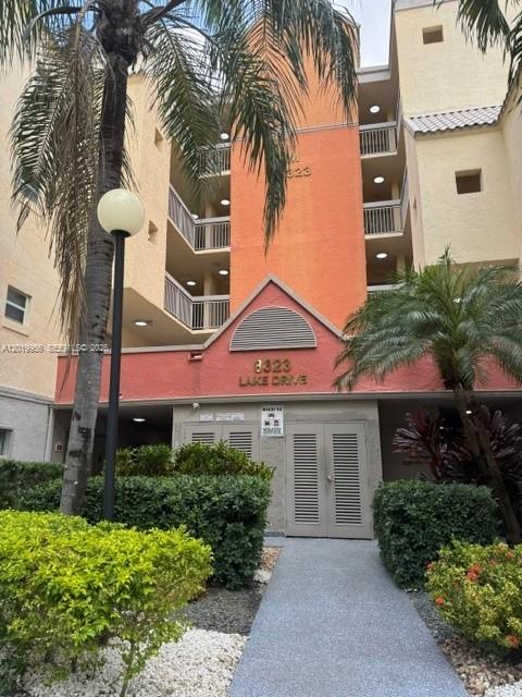 8323 Lake Dr #506