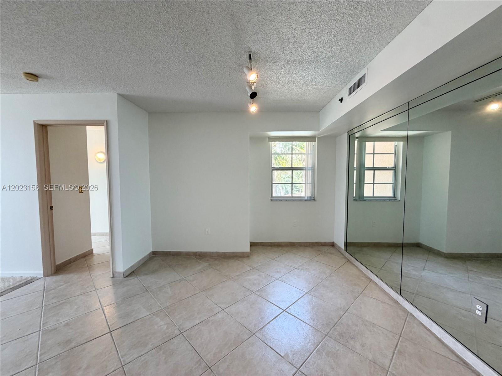 19877 E Country Clb Dr #3408 Aventura, FL 33180