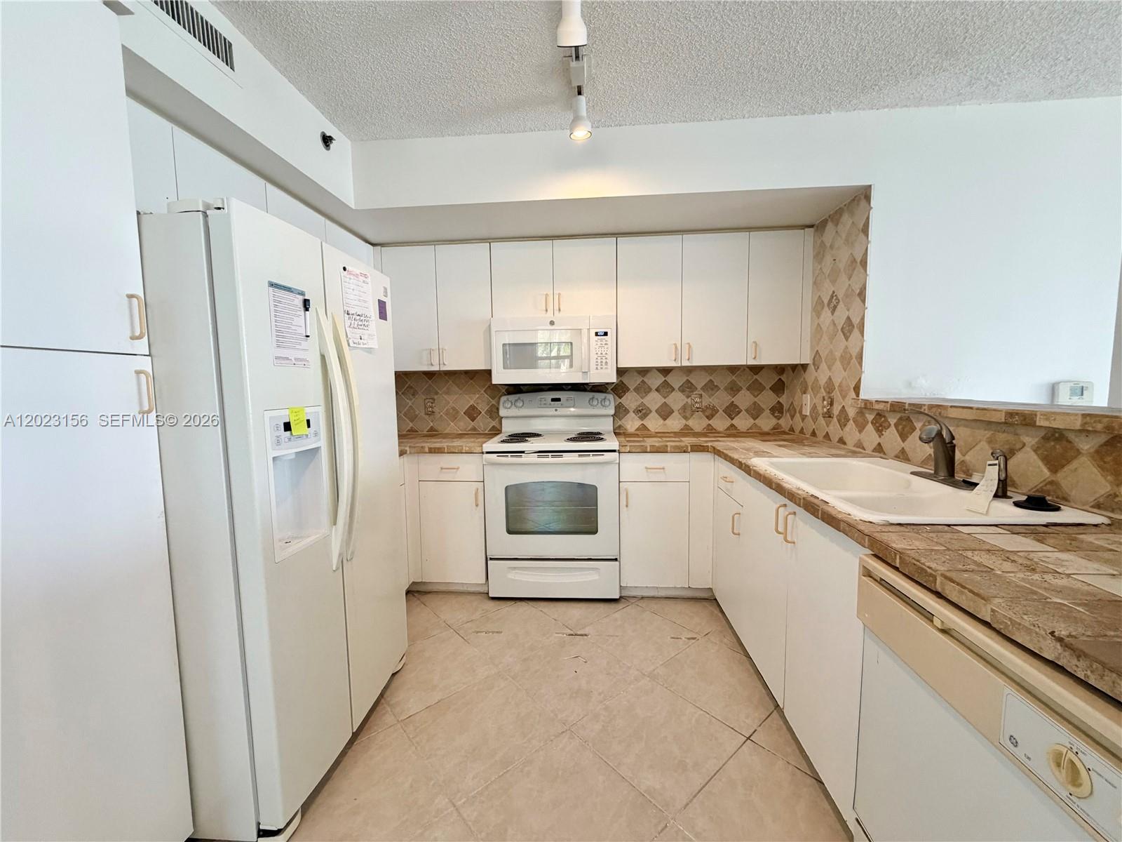 19877 E Country Clb Dr #3408 Aventura, FL 33180