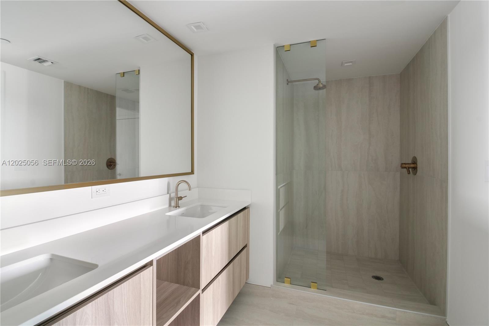 77 SE 5th St #4208 Miami, FL 33131