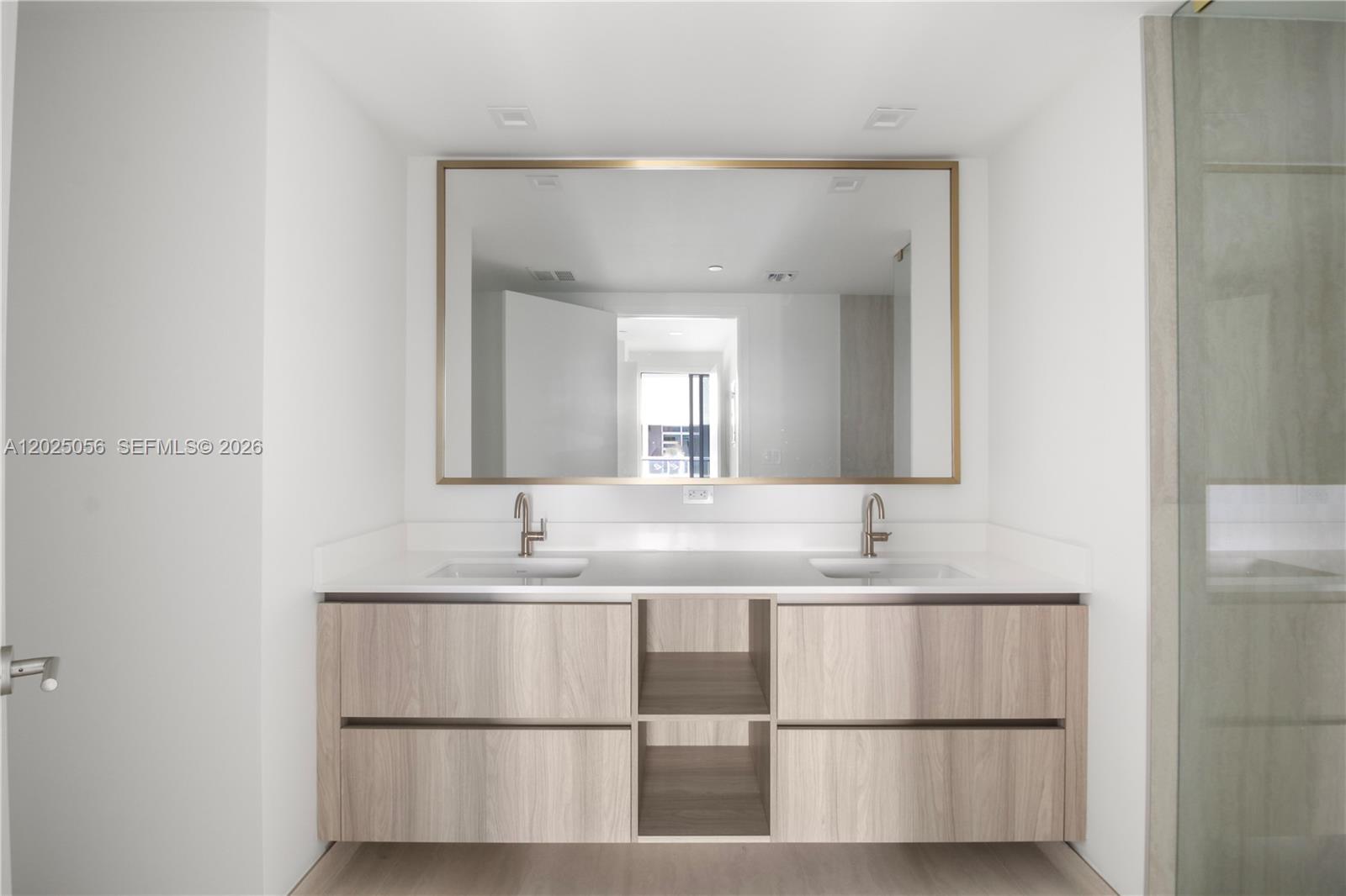77 SE 5th St #4208 Miami, FL 33131