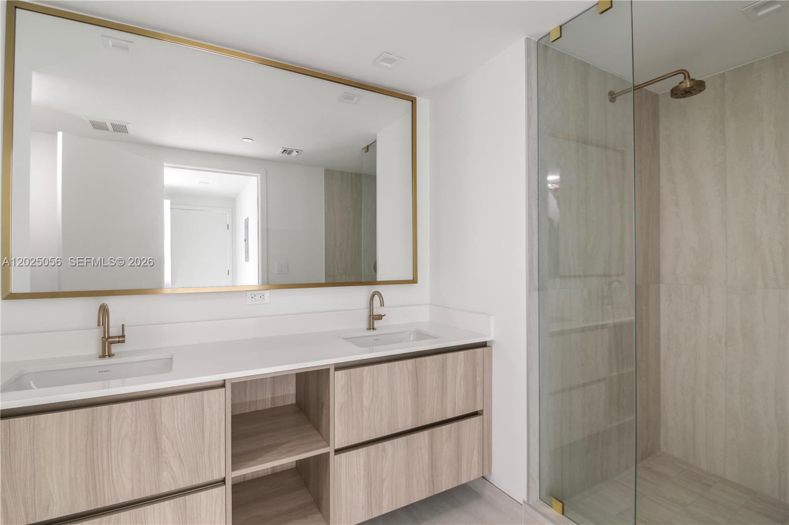 77 SE 5th St #4208 Miami, FL 33131