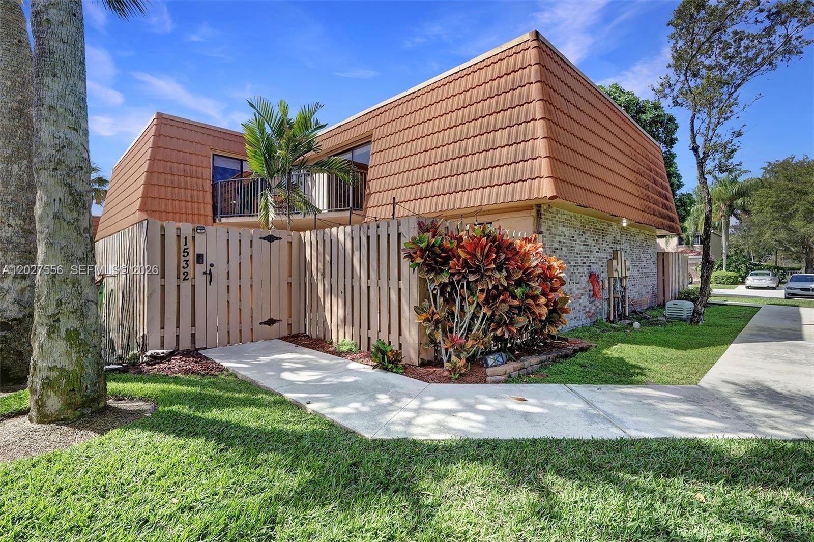 1532 W Harmony Lk Cir Davie, FL 33324