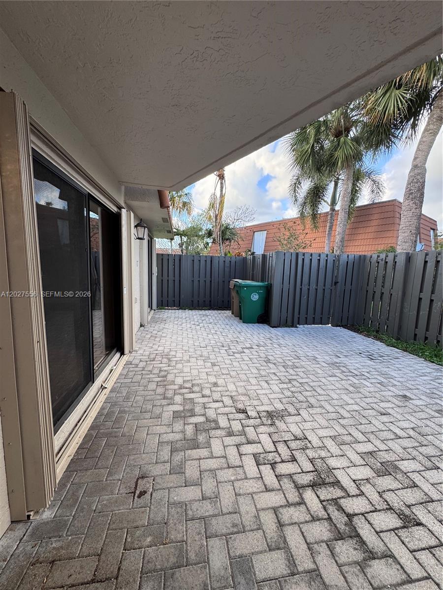1532 W Harmony Lk Cir Davie, FL 33324