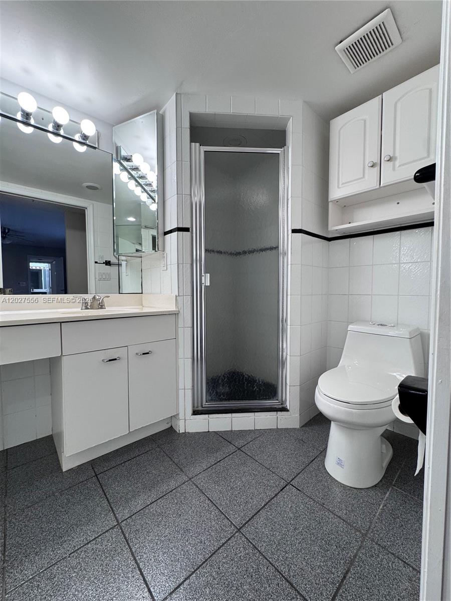 1532 W Harmony Lk Cir Davie, FL 33324