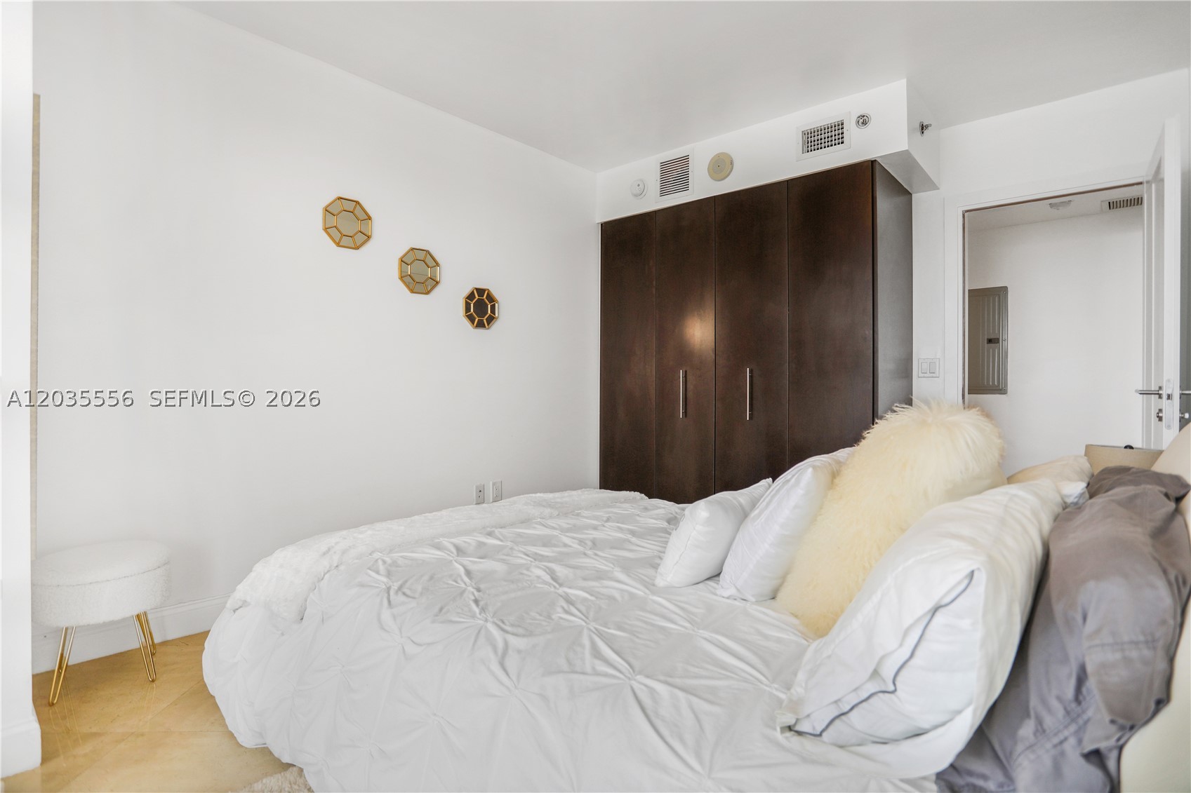 image Beach Club 233
