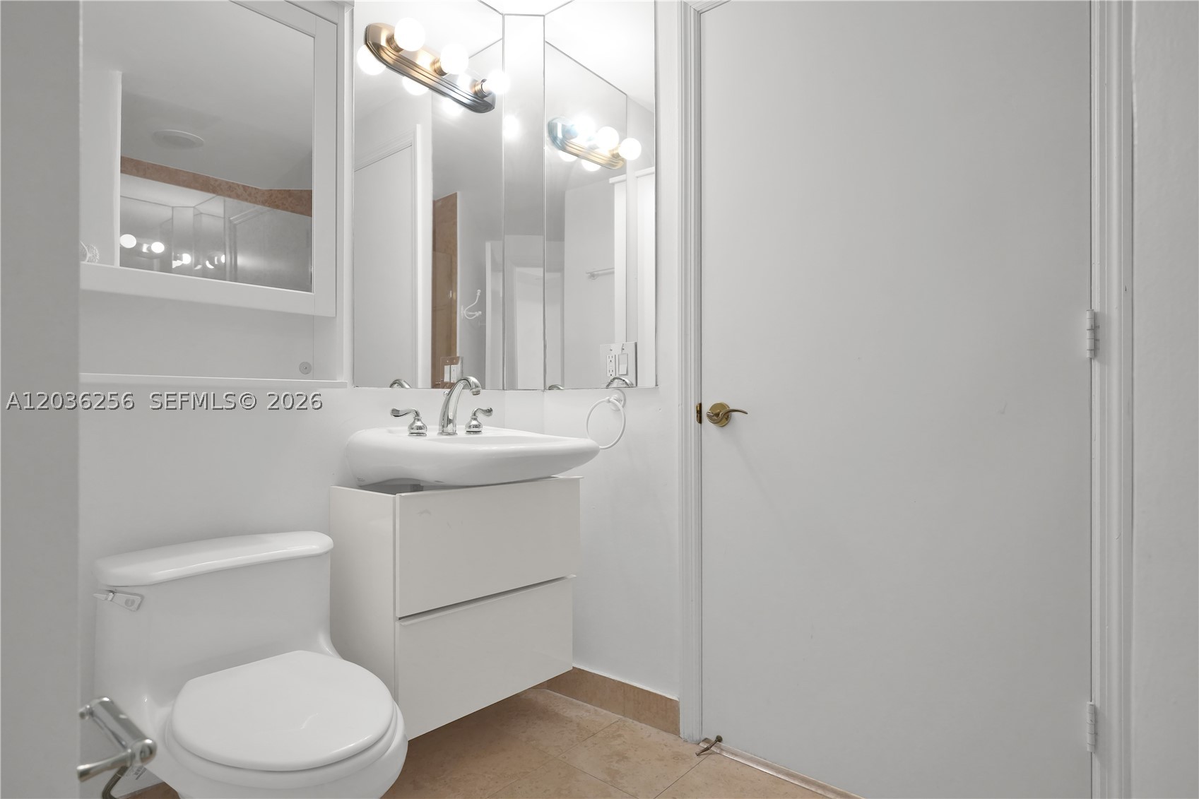 image Blue Diamond24