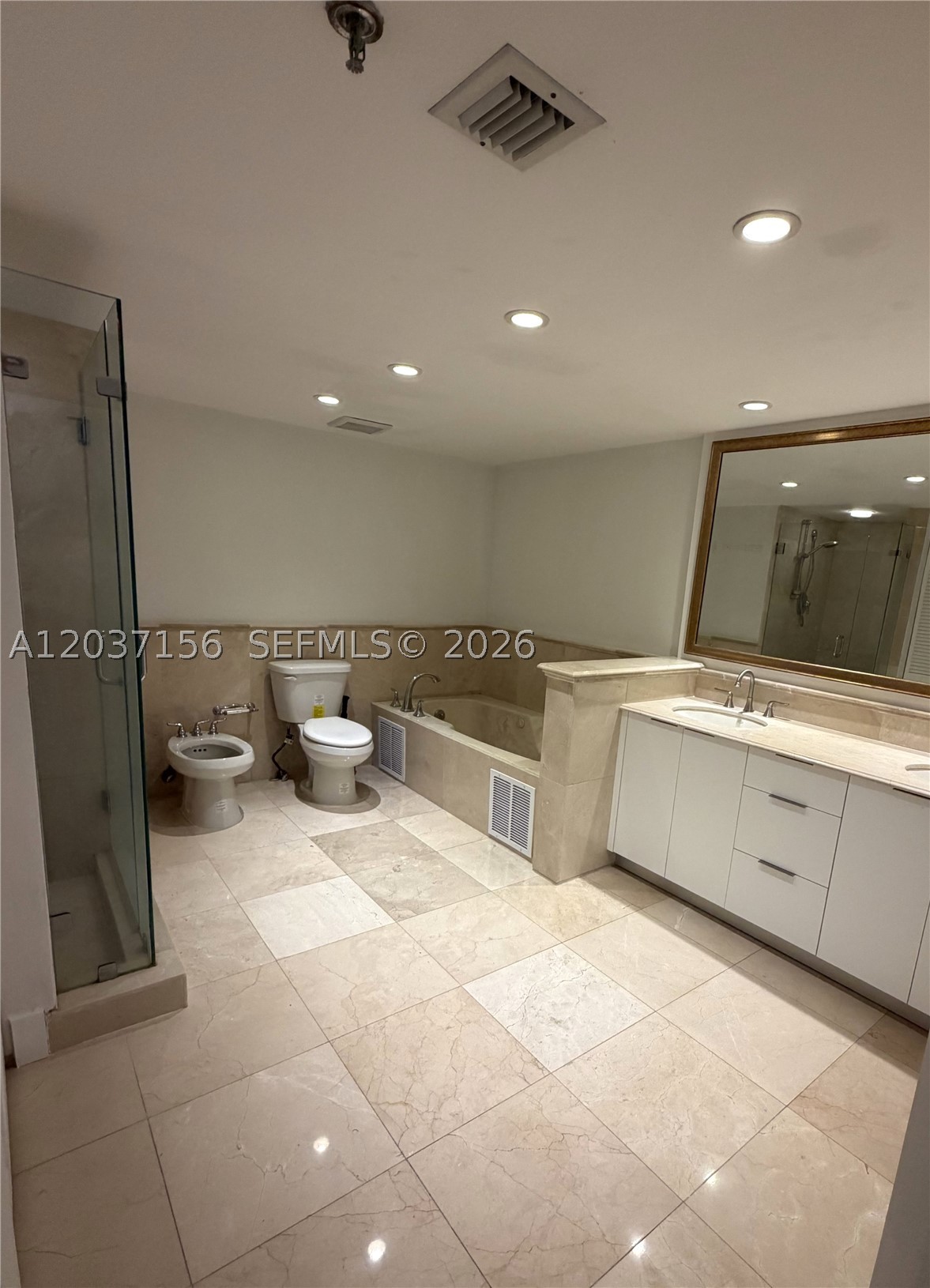 520 Brickell Key Dr #A1005 Miami, FL 33131