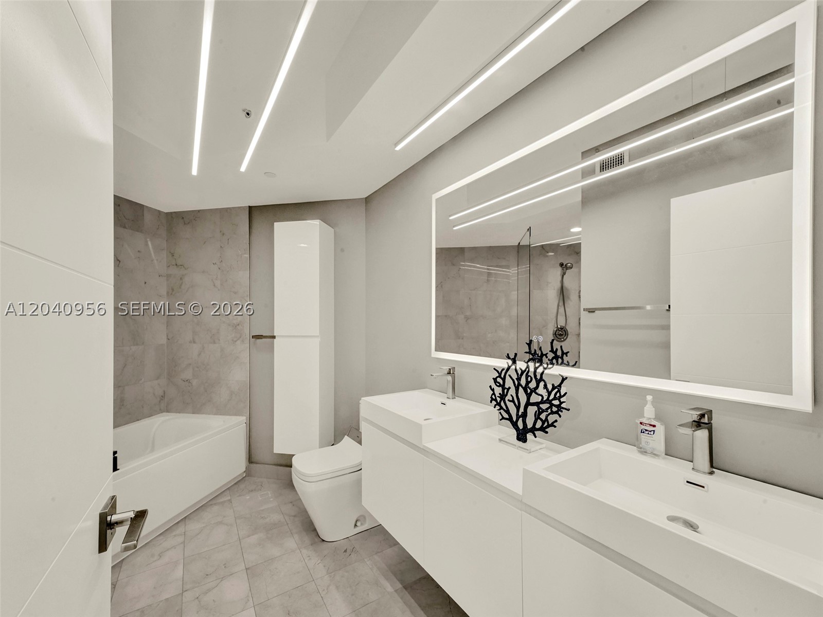 image Akoya7