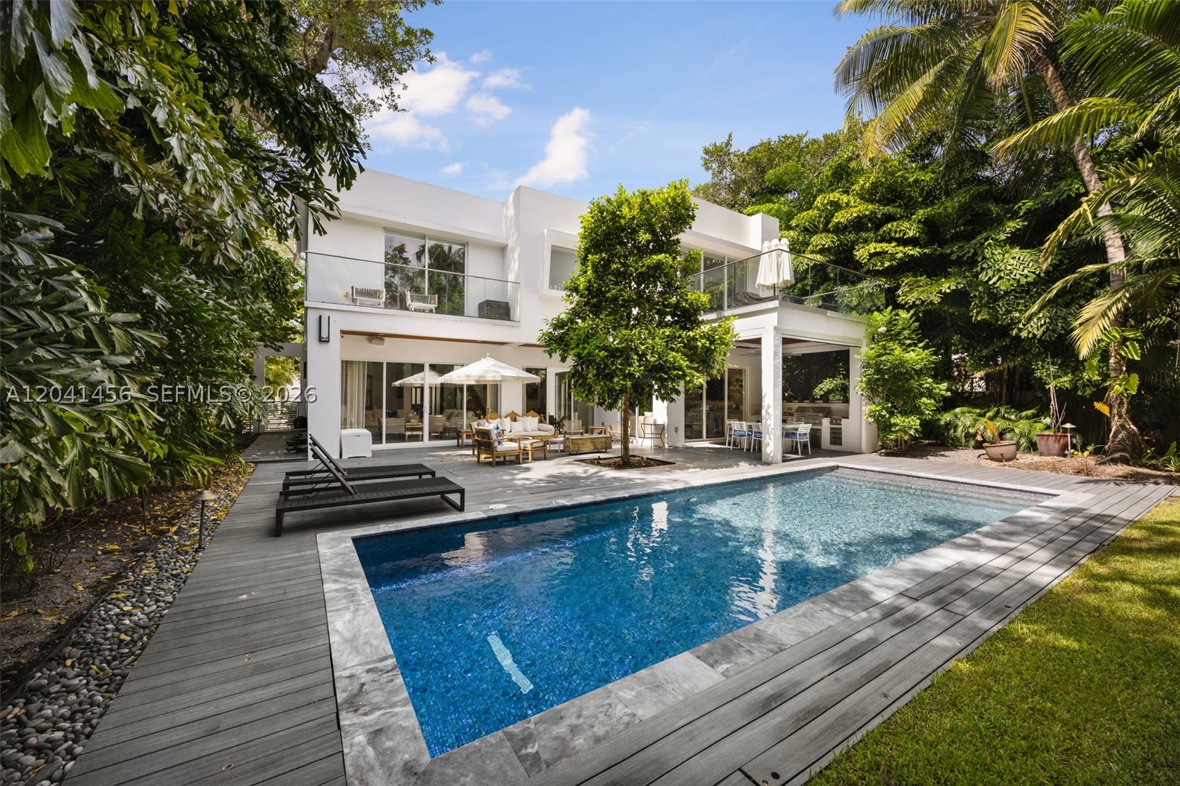 3901 Kumquat Ave Miami, FL 33133