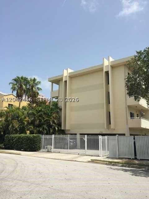 5839 SW 74th Ter #203