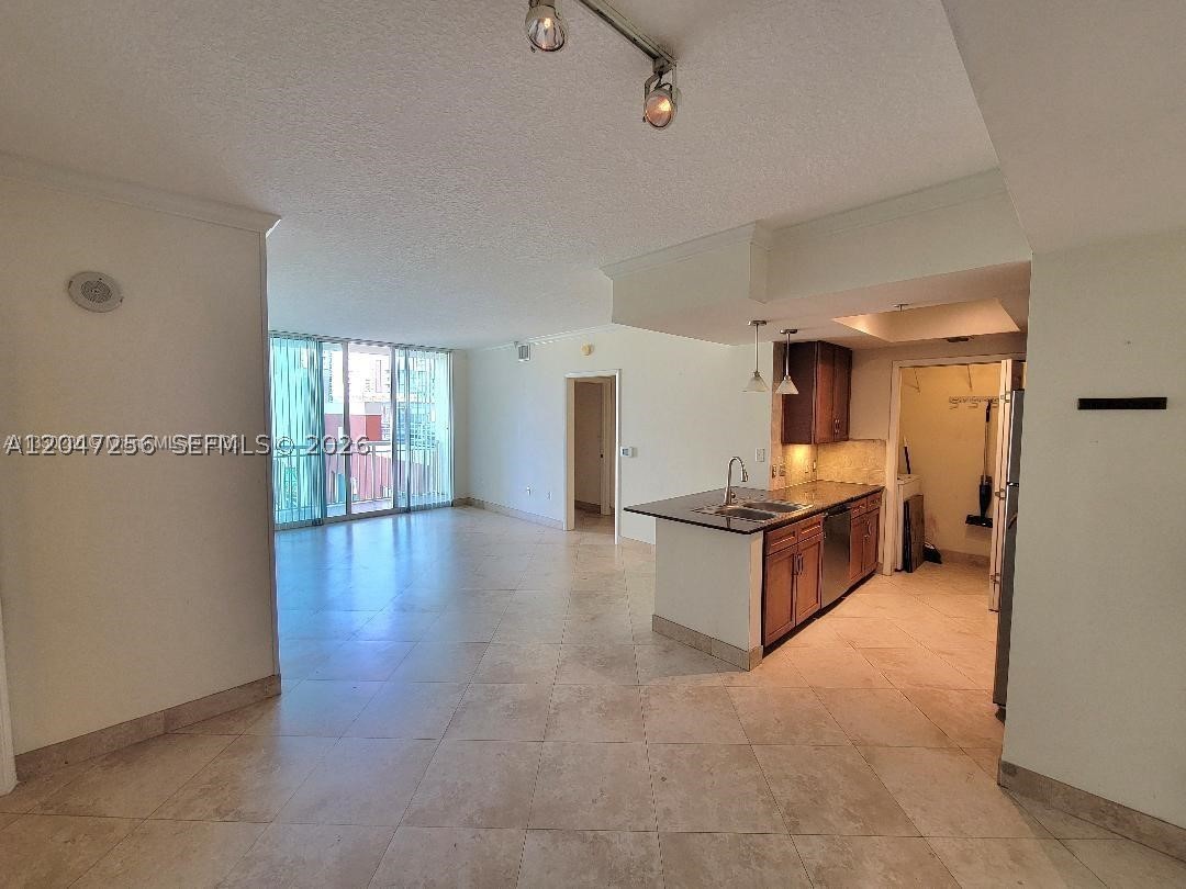 2000 N Bayshore Dr #707