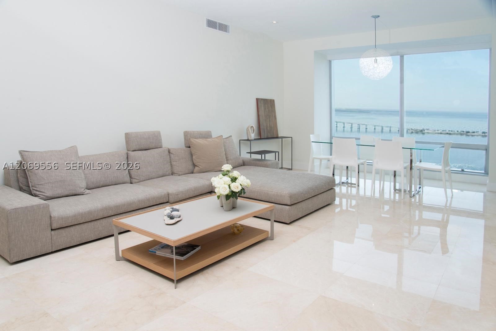 image Four Seasons Residences Miami0