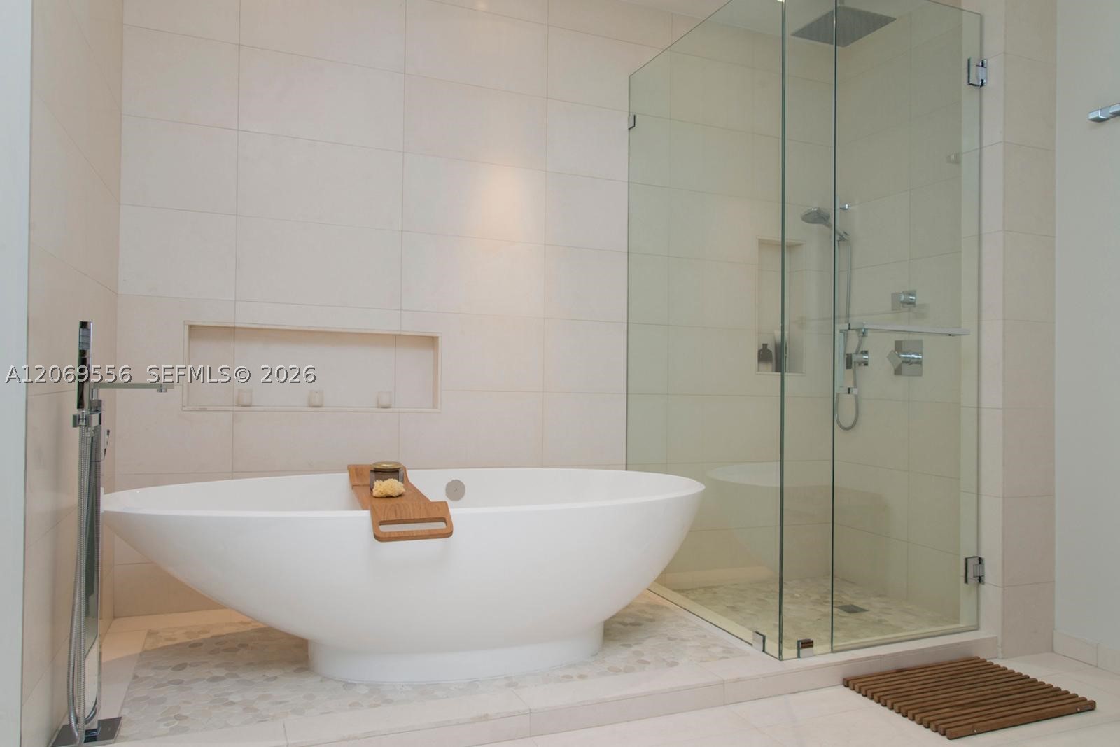 image Four Seasons Residences Miami10