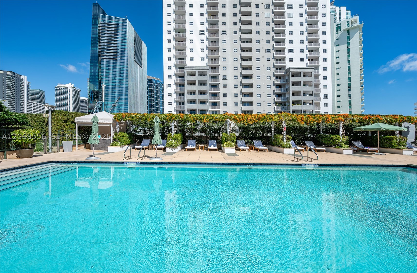 image Four Seasons Residences Miami30